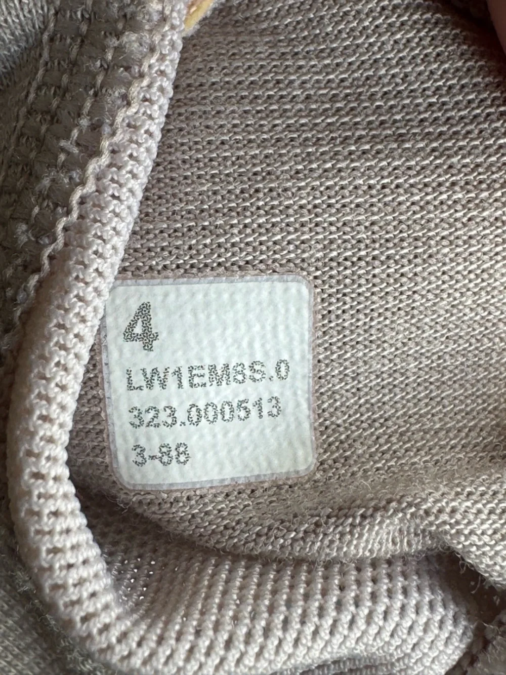 Lululemon White High-Neck Cropped Tank Top Built in Bra Size 4